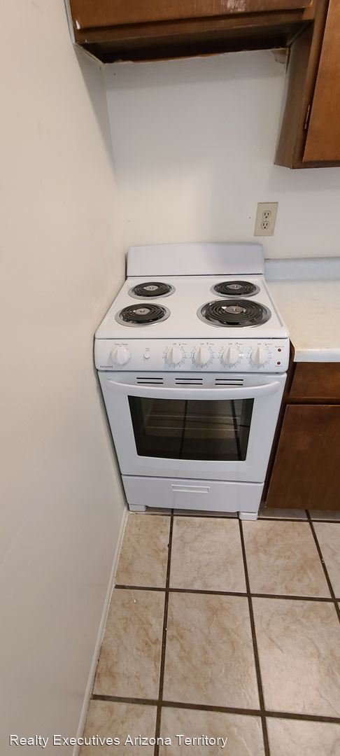 1 br, 1 bath House - 1307 E Nevada Dr - 4