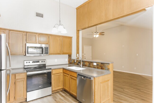 Foto del edificio - 6110 Hott Springs Dr