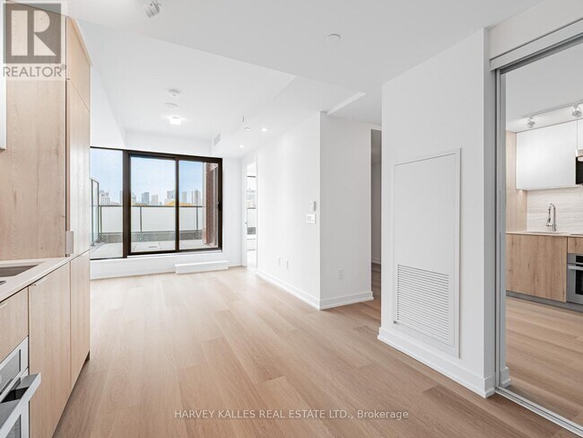 Photo du bâtiment - 28 Eastern Ave