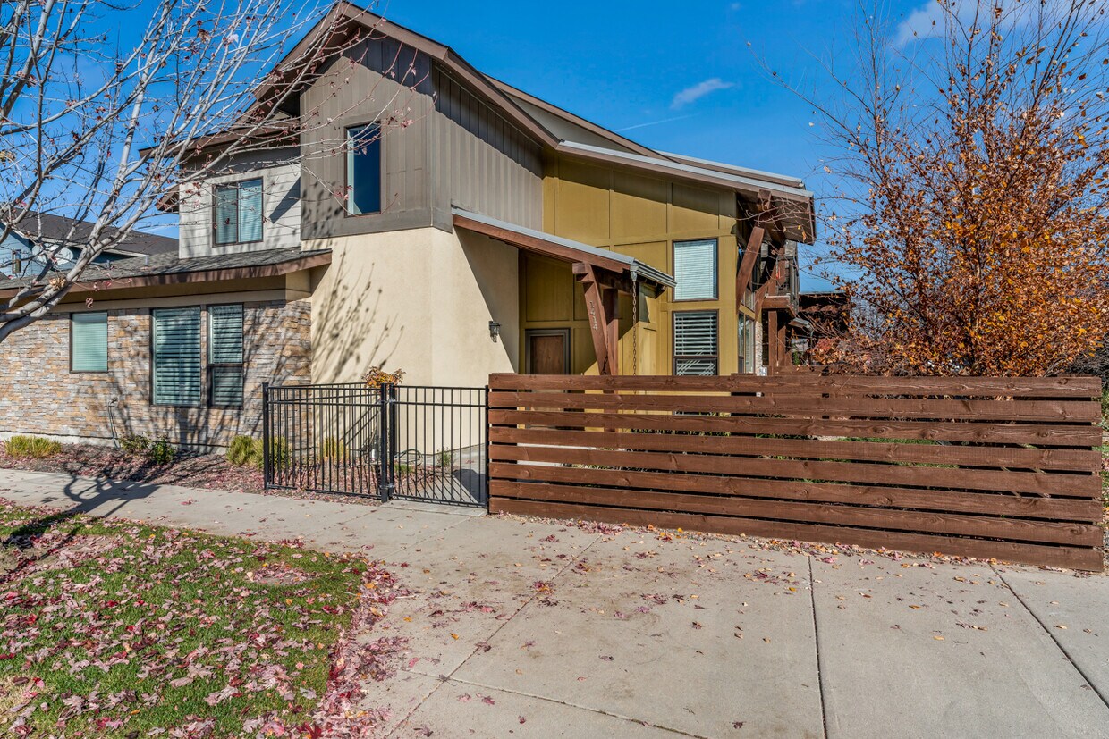 1414 E Lone Shore Dr, Eagle, ID 83616 Townhome Rentals in Eagle ID