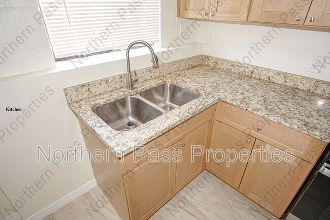 Foto del edificio - 7320 Dale Rd