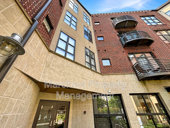 Building Photo - 101 W Court St