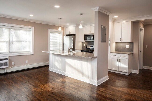 Foto del interior - Hickory Manor: In-Unit Washer & Dryer, Heat, Water & Gas Included, Fitness Center, Sauna, and Bar...