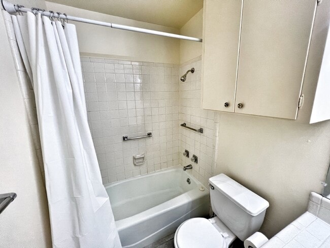 Foto del edificio - Adorable 2-Bedroom Duplex Just Minutes fro...