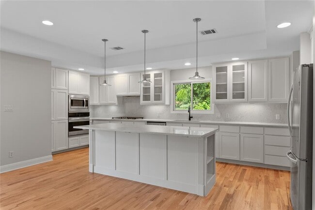 Building Photo - 700 Grey Fox Trail