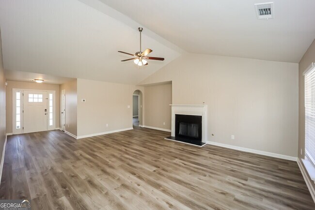 Foto del edificio - 5744 Village Loop
