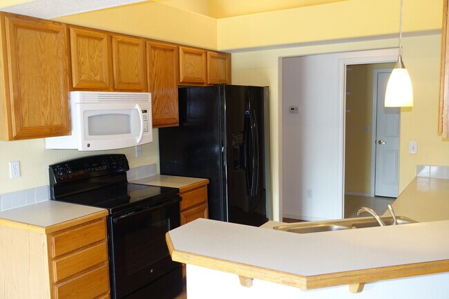 Foto del edificio - Three-Bedroom with Great Back Yard