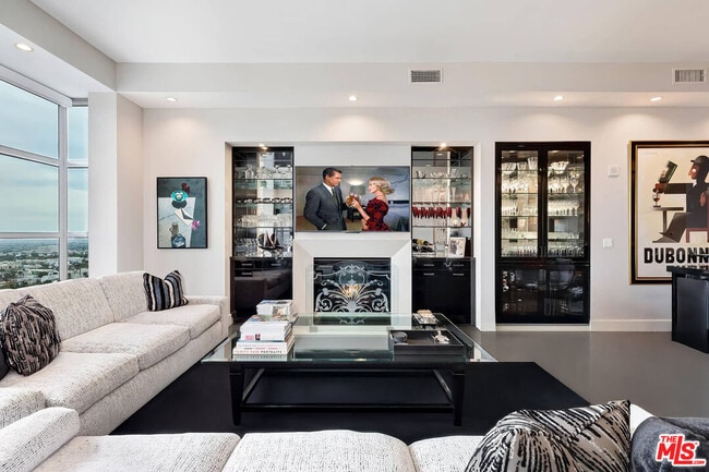 Building Photo - 10776 Wilshire Blvd