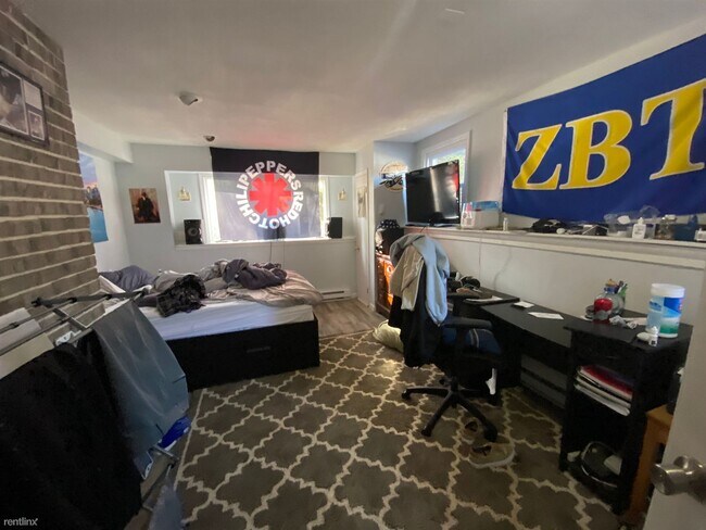 Foto del edificio - 6 br, 3 bath House - 1873 Shepard Ave