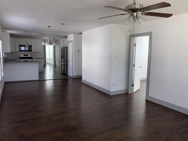 Foto del edificio - 722 S Winnetka Ave