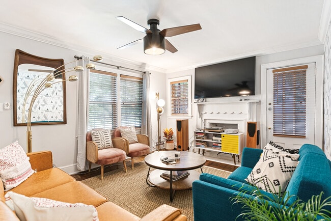 Building Photo - 919 Gilbert St SE