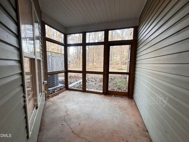 Building Photo - 27 Great View Ct