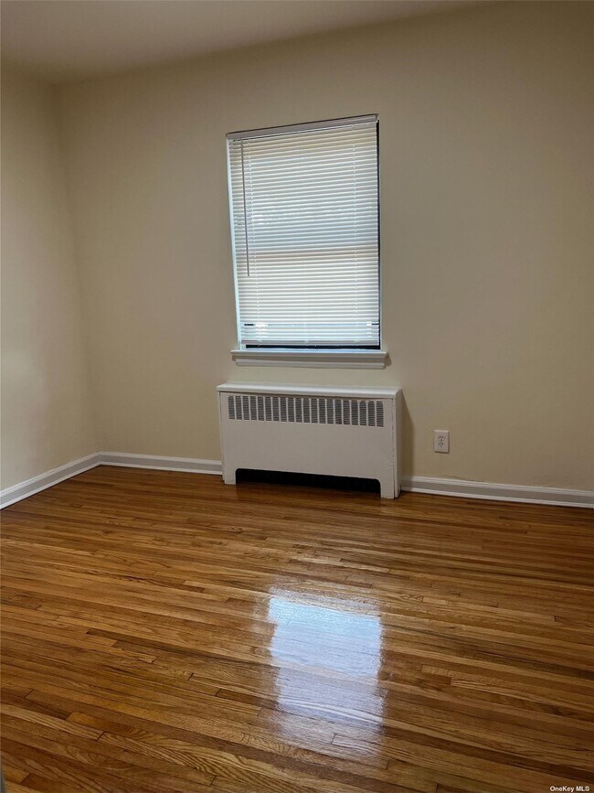 Foto del edificio - 256-04 Hillside Avenue