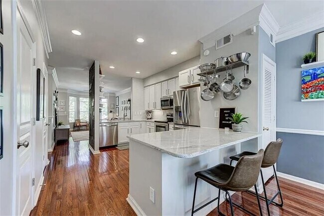 Foto del edificio - 375 Highland Ave NE