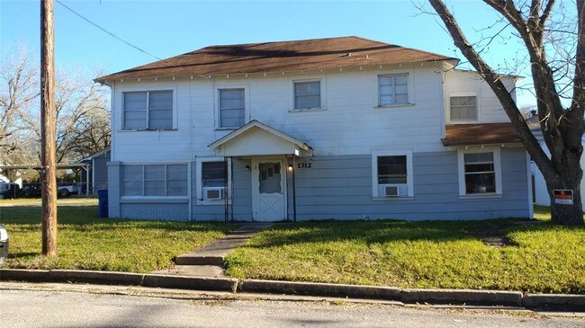 Building Photo - 1312 Neal St