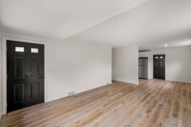 Foto del edificio - AVAILABLE SEPT 1ST!! BEAUTIFUL 3 BEDROOM HOME IN WILKINS TOWNSHIP!