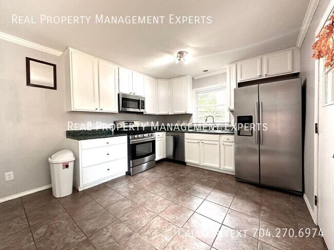 Foto del edificio - 4429 Firwood Ln