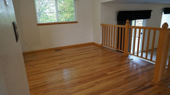 Building Photo - Spacious 3 bed 2.5 Bath, Split-Level Home in South Fort Collins!