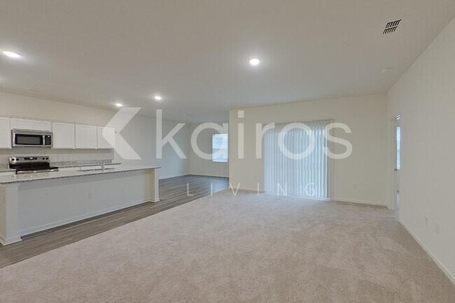 Building Photo - 653 Castillo Dr