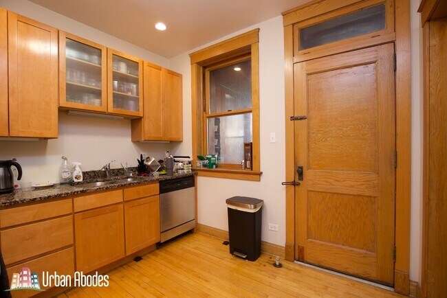 Foto del edificio - 5900 N Magnolia Ave