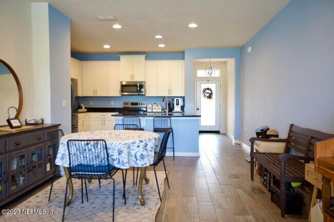 Building Photo - 272 Servia Dr