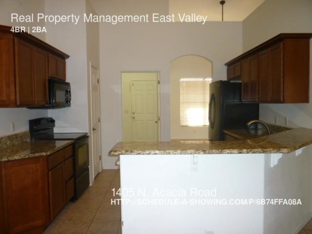 Building Photo - 1405 N Acacia Rd