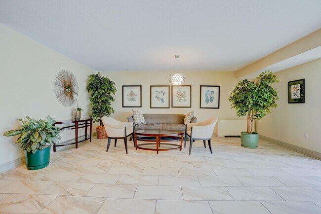 Building Photo - 7400 Lakeview Dr