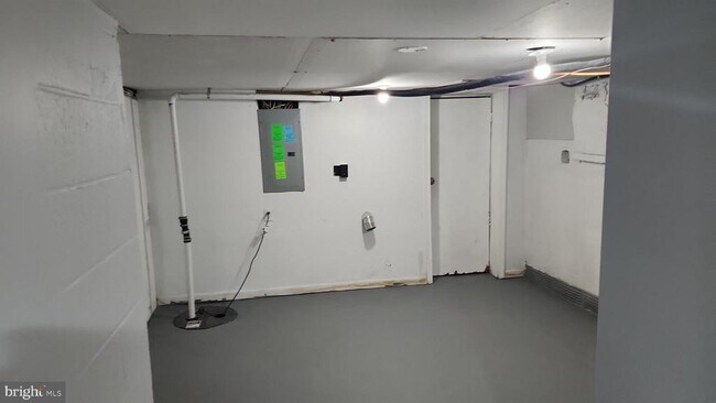 Foto del edificio - 805 N Kenwood Ave