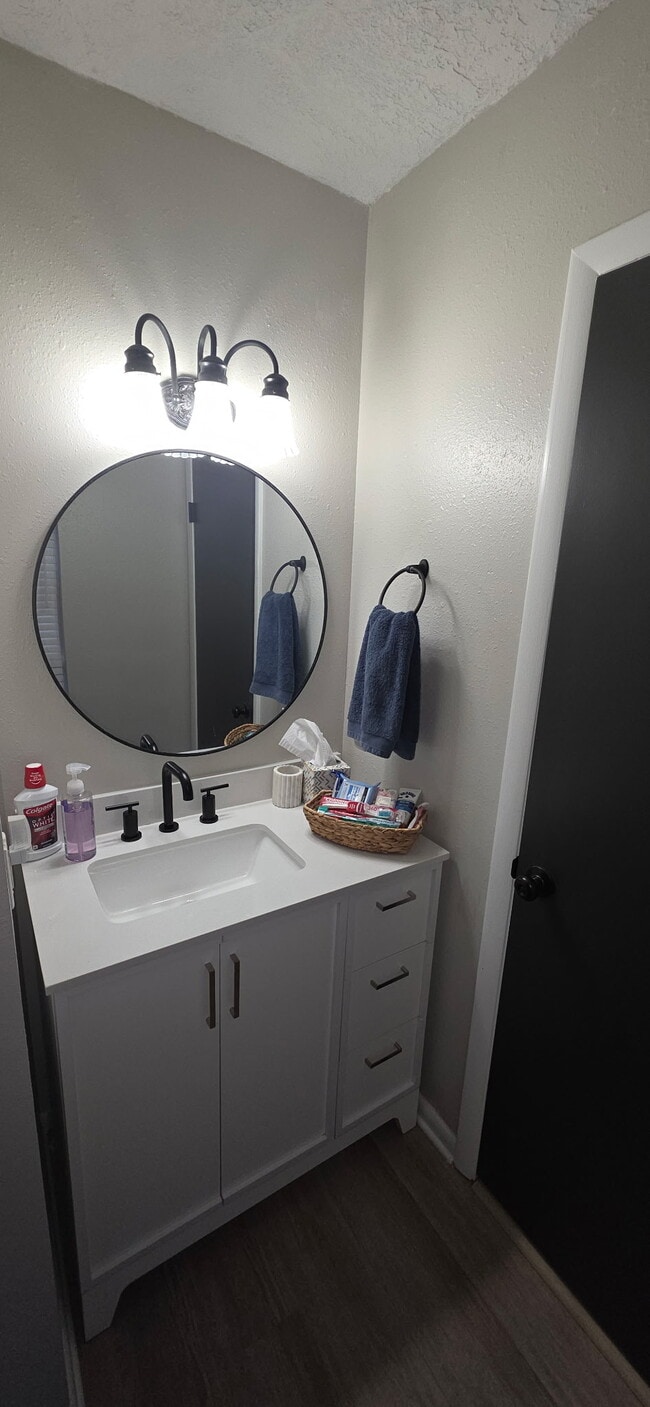 Building Photo - 150 La Vista Ln