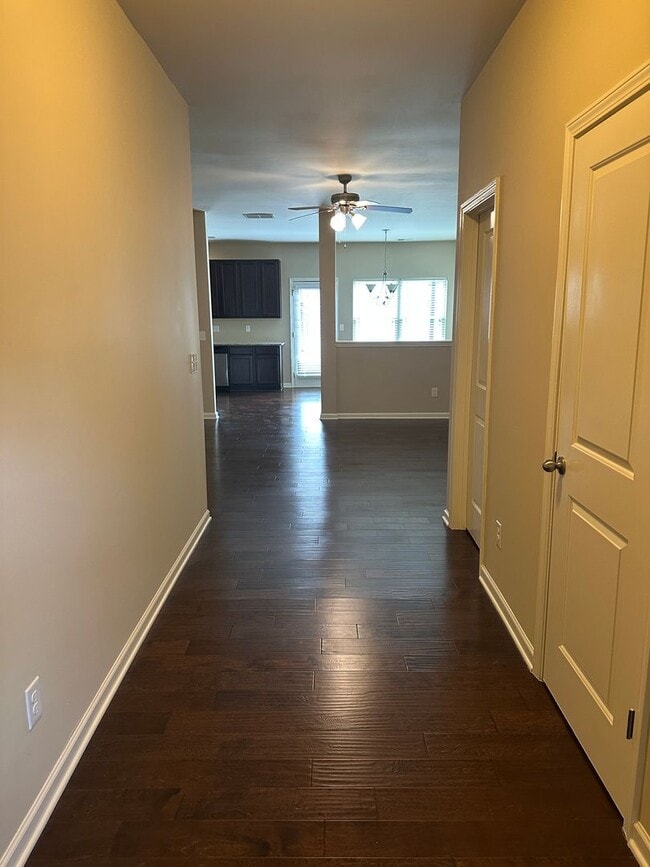 Building Photo - NEW LISTING - GORGEOUS TOWNHOME IN KENNESAW!