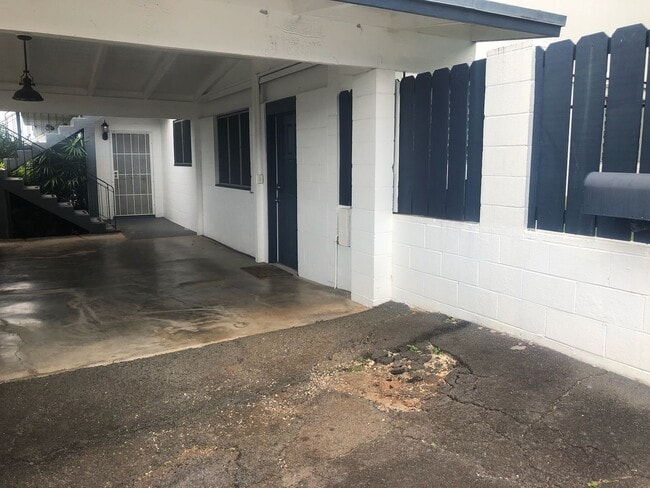 Building Photo - 2 Bedrooms, Pet Friendly, Quite Neighborho...