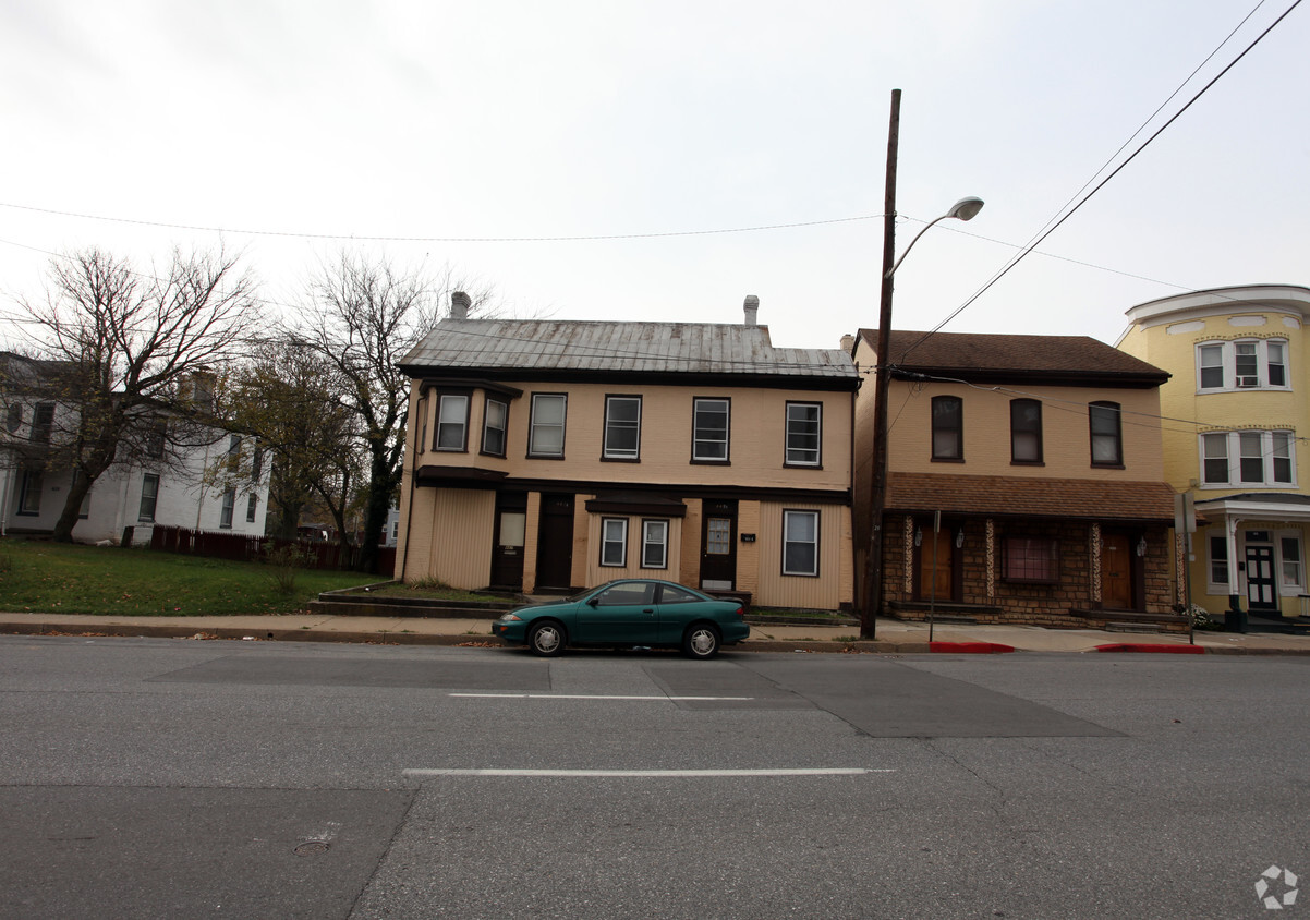 Building Photo - 447 W Washington St