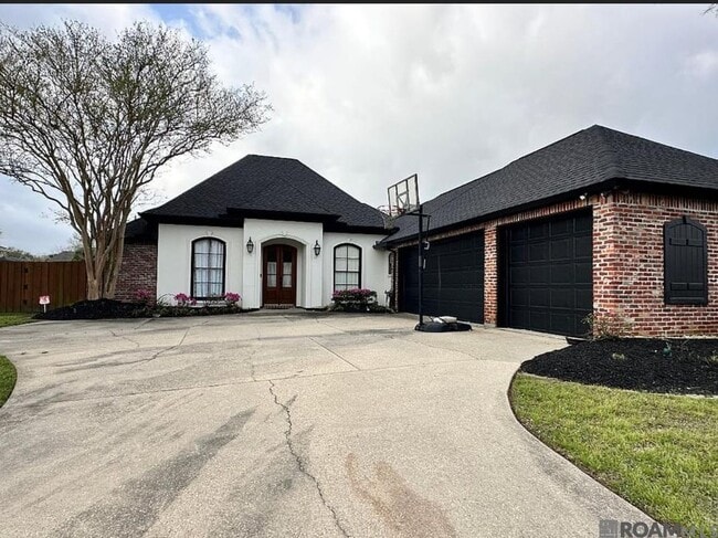 Building Photo - 37313 Mindy Wy Ave