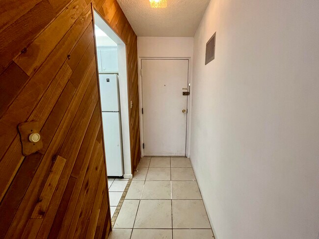 Foto del edificio - 5951 NE 14th Ln