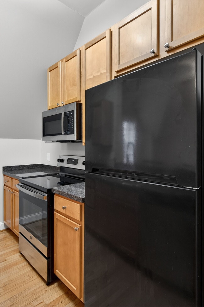 Photo - 2151 Fulton Ave Apartment