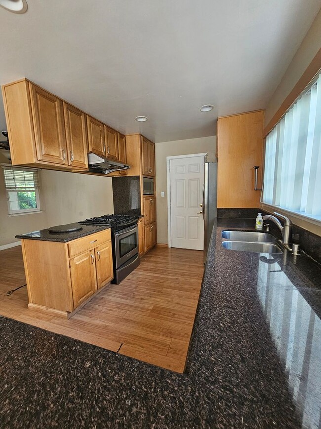 Foto del edificio - DELIGHTFUL 3 Bed/2 Bath Home in Fremont - ...