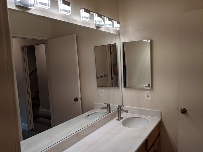 Master Bath - 25700 University Ct