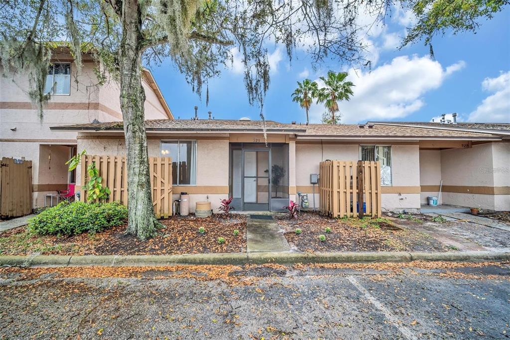 Primary Photo - 925 Butterfly Blvd