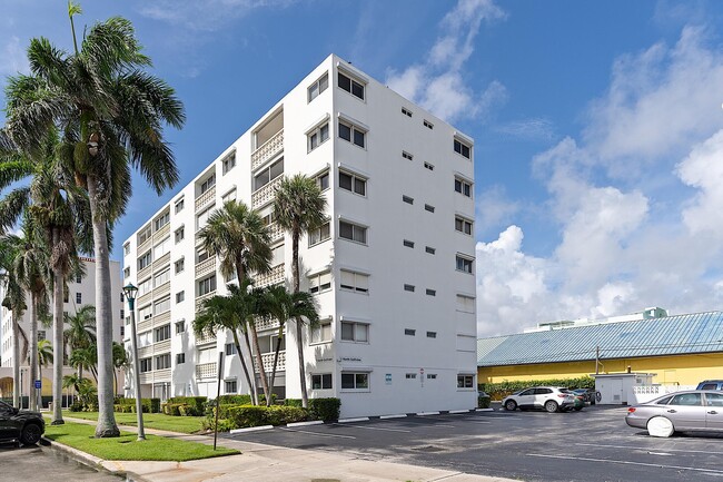 Foto del edificio - 1 N Golfview Rd