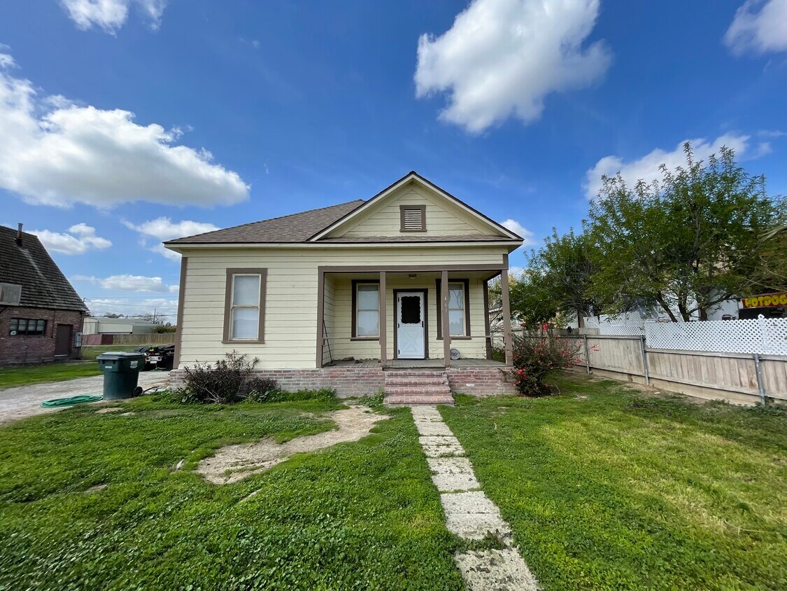 front - 461 N Evans Rd
