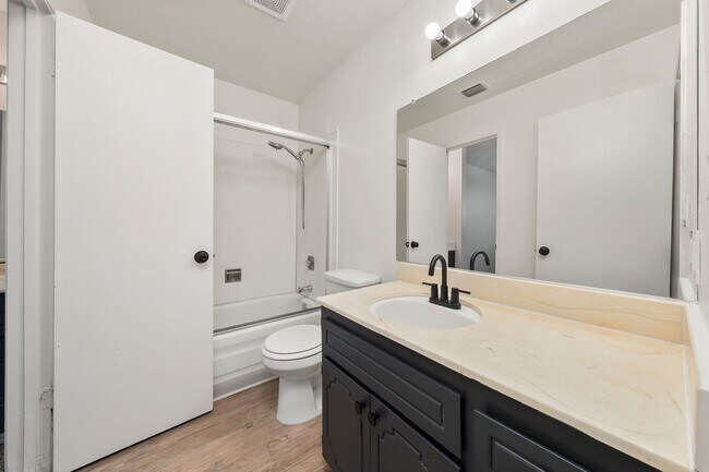 Foto del edificio - 3800 Lily St