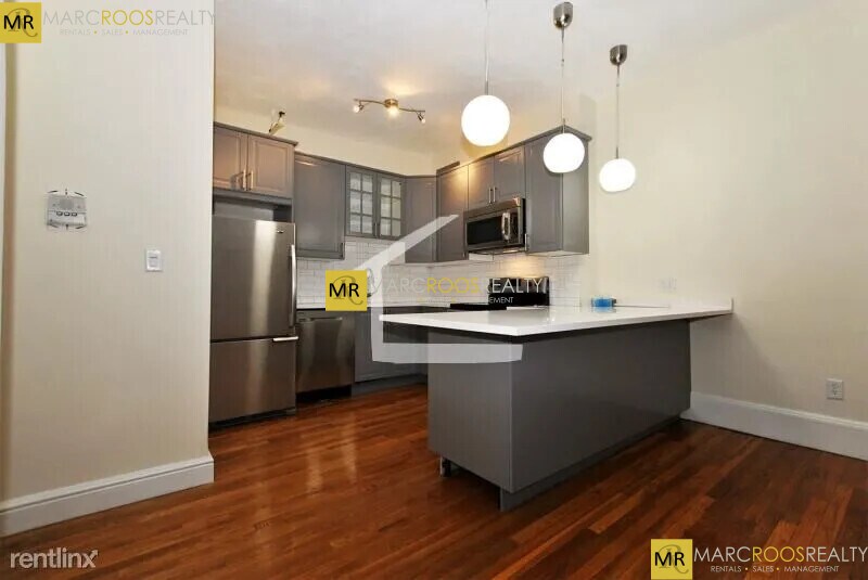 Foto del edificio - 910 Beacon St