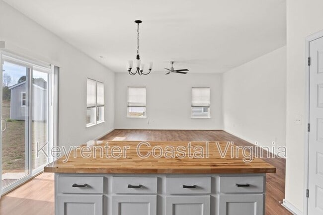 Building Photo - 305 Tarn Ct