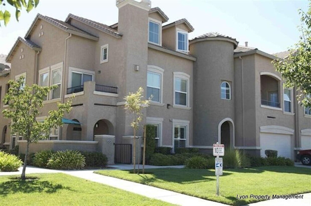 Cozy Condo nestled in Syrah at Natomas! - Cozy Condo nestled in Syrah at Natomas!