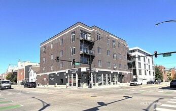 Building Photo - 500 N Damen Ave