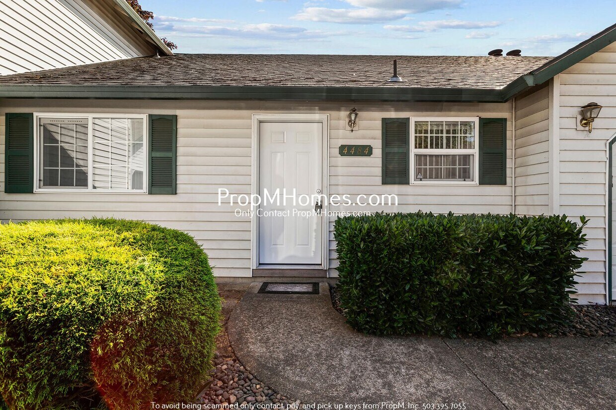 Foto principal - Spacious 2 Bedroom in Milwaukie - Attached...