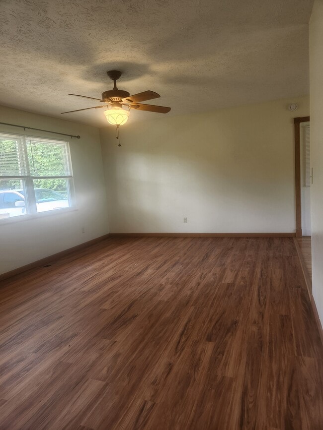 Living room - 1605 Woodrow Dr