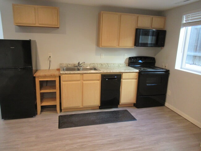 Building Photo - 1410 Auburn Dr