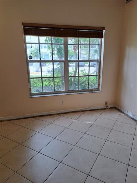 Foto del edificio - 8123 San Carlos Cir