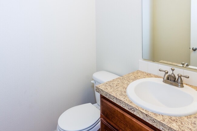 Building Photo - 3 bedroom 2.5 Bath with Fenced Back Yard - Pet Friendly